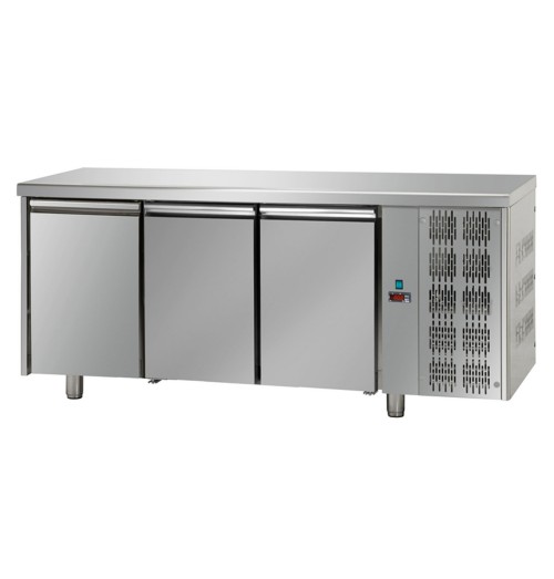 Masa rece, capacitate 680 litri, Temperatura de lucru 2°C/+8°C, putere 495 W
