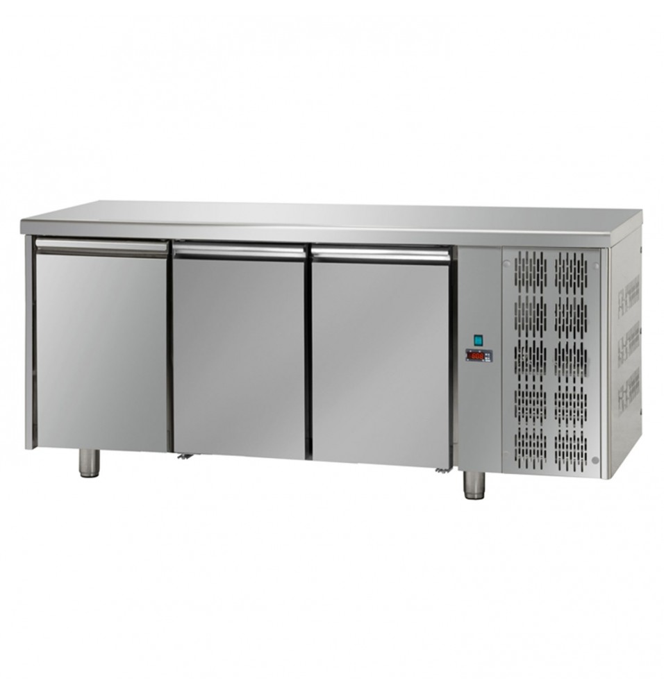 Masa rece, capacitate 680 litri, Temperatura de lucru 2°C/+8°C, putere 495 W