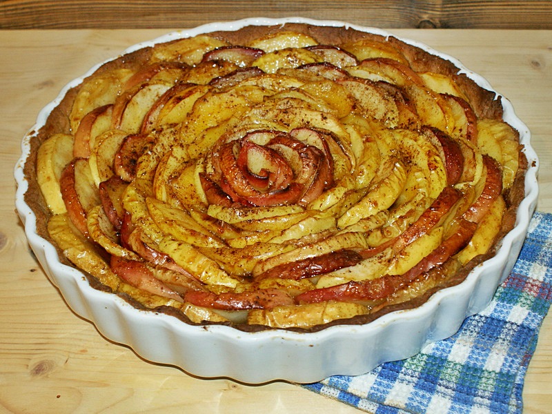 Tartă de post cu mere şi aluat caramel