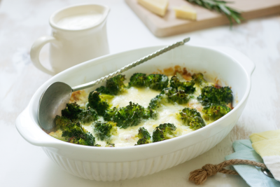 Caserolă cu broccoli și conopidă în sos de brânză