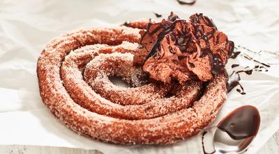 Churros cu mousse de ciocolată și scorțișoară