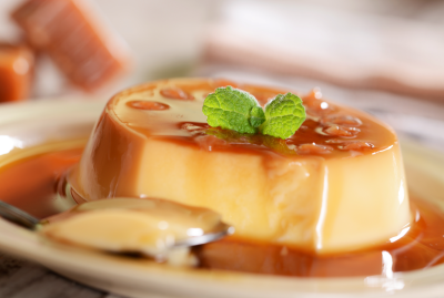 Panna cotta cu sos caramel
