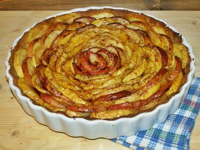 Tartă de post cu mere şi aluat caramel