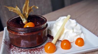 Mini-Tort de ciocolată caldă cu mousse din boabe de tonka
